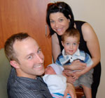 couple_with_baby